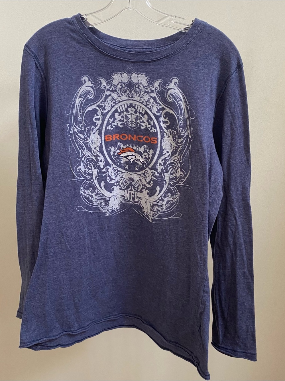 Denver Broncos women’s long sleeve NFL t-shirt Sz 2XL